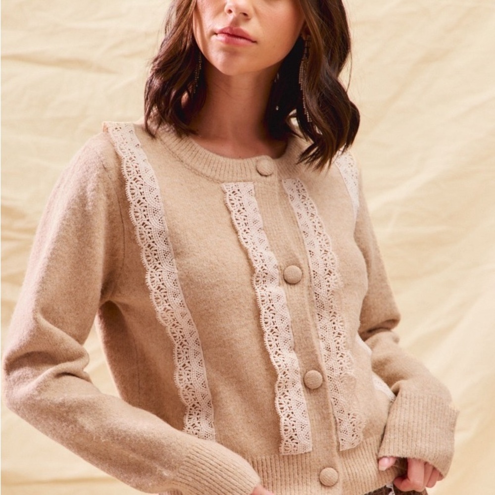 Front Lace Trim Button Cardigan Sweater
Beige Lace-Trimmed Sweater - Picture 5 of 12